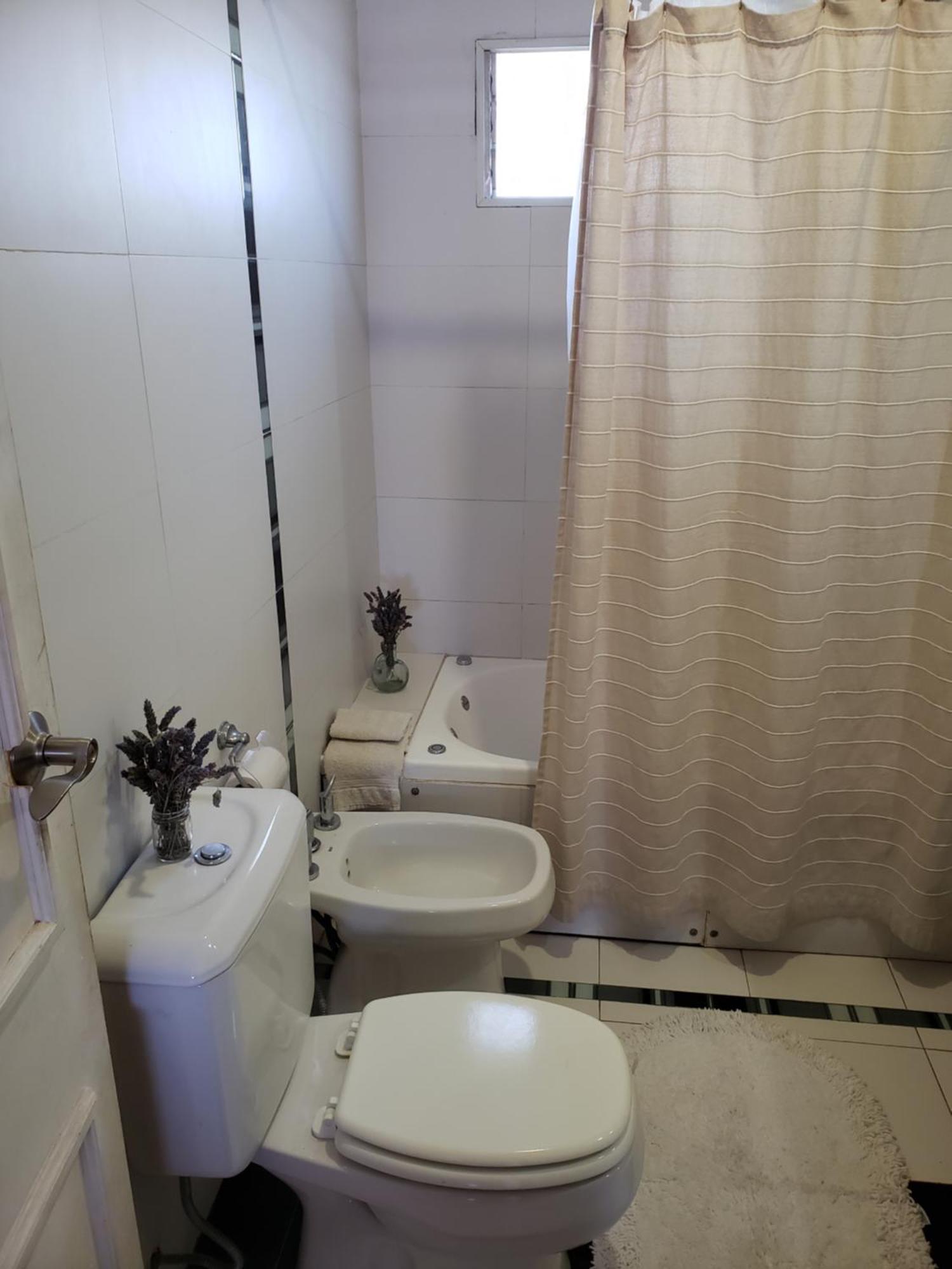 Petrona Con Bano Homestay